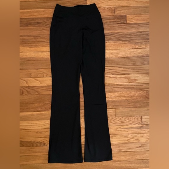 NWT White Fox Walk With Me Flare Leggings Black - Picture 4 of 6